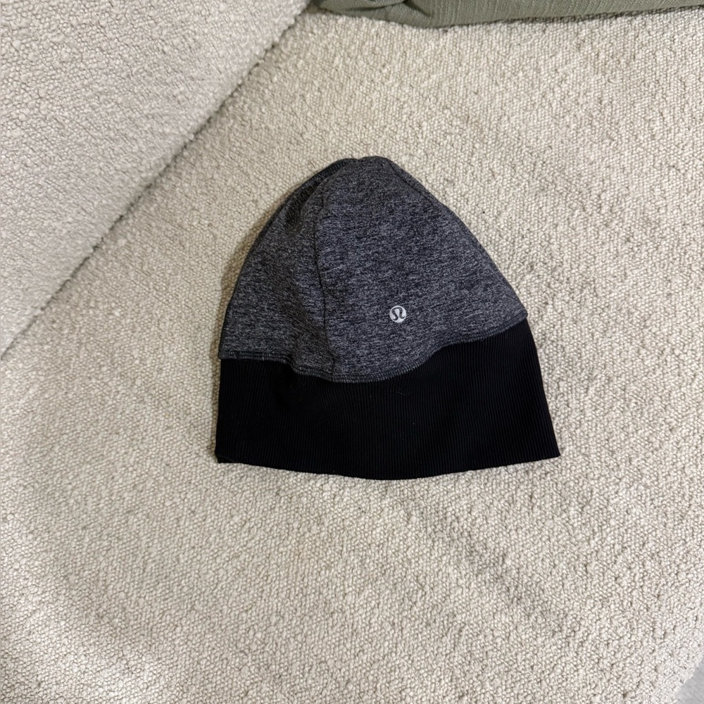 Lululemon Run with Me Toque🤍 - Picture 2 of 2